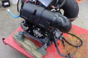 YAMAHA WAVE RAIDER 700 Motor Engine With Carbs Ignition Exhaust - Image 3